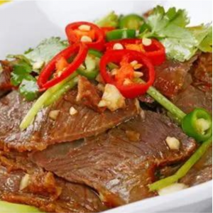 16. Салат с мясом говядины в остром соусе 辣拌牛肉 16. Салат с мясом говядины в остром соусе 辣拌牛肉