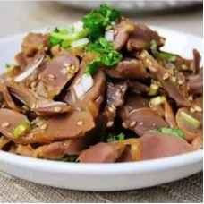 22. Салат с куриными желудками с зеленым перцем 凉拌鸡珍