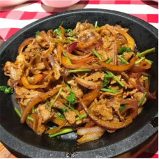 39. Мясо баранины с овощами в сковороде 铁板羊肉蔬菜 39. Мясо баранины с овощами в сковороде 铁板羊肉蔬菜