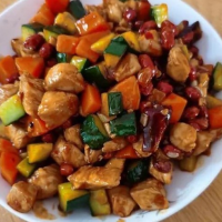 75. Кусочки курицы в крахмале с овощами 宫宝鸡丁