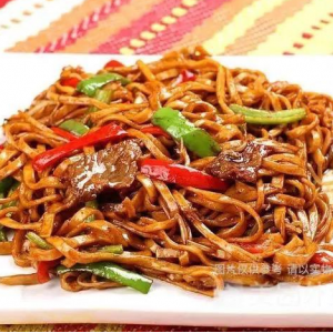 127. Жареная лапша со свининой 猪肉炒面